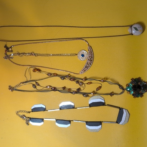 Massive Jewelry To Go!! 17 Pieces Assorted - Picture 4 of 5